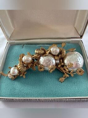 Stunning Gold-Tone Floral Miriam Haskell Brooch with Large Pearlescent Accents